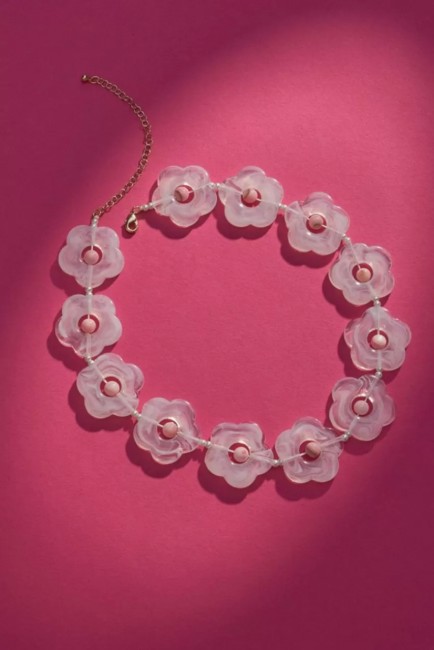 Francesca's Luxe Resin Flower Pearl Necklace