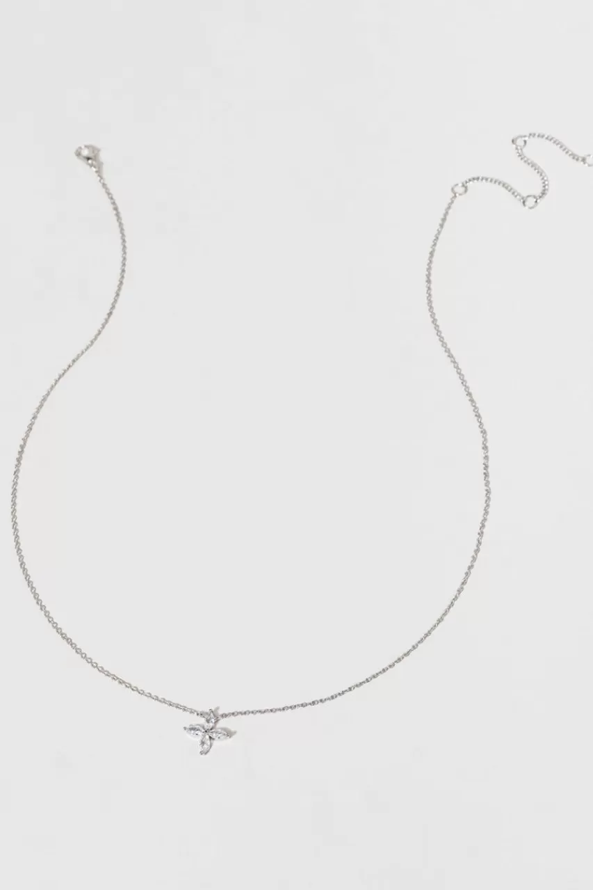 Francesca's Malani Clover Pendant Necklace