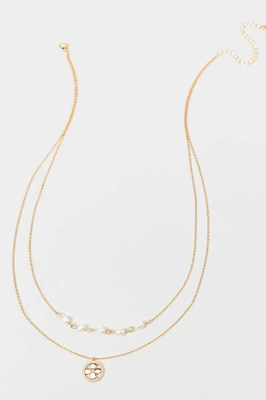 Francesca's Mary Clover Medallion Pearl