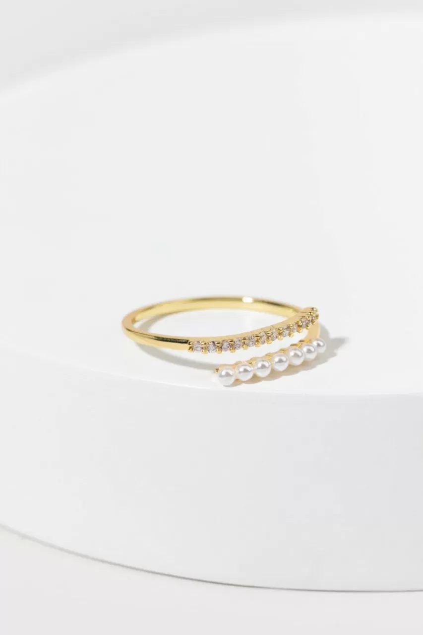 Francesca's Regina Pearl Adjustable Ring