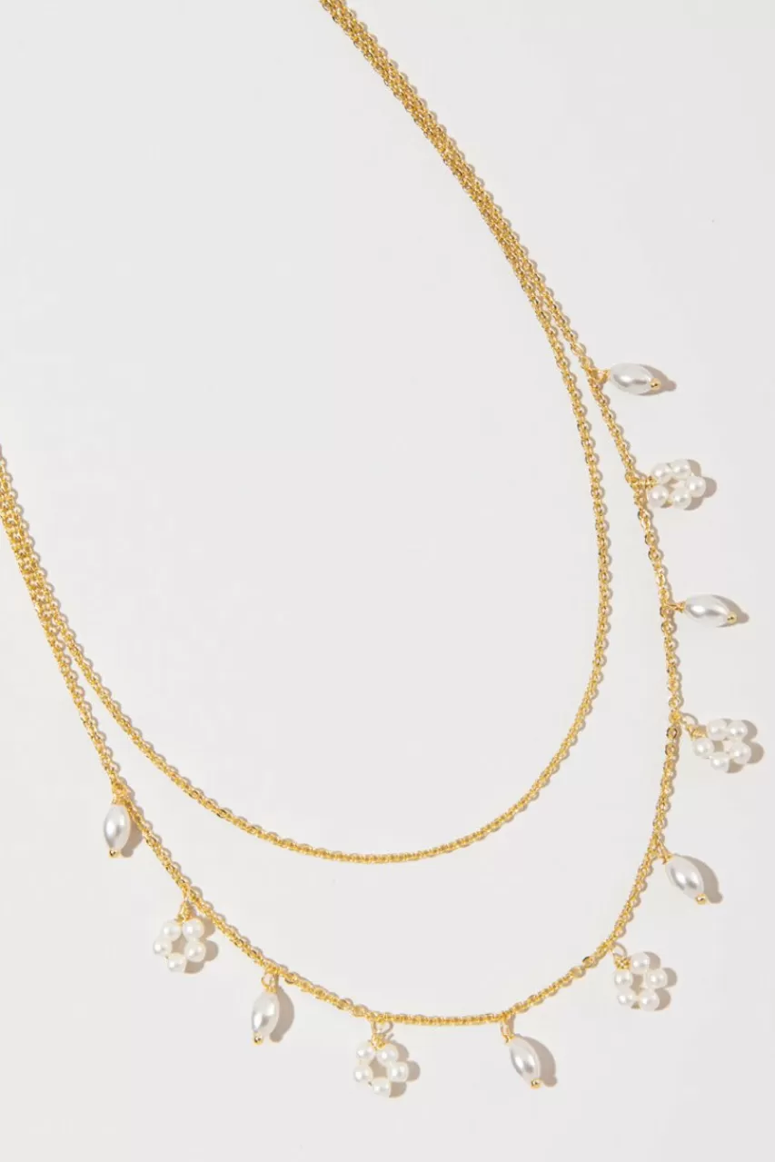 Francesca's Stephanie Flower Pearl Necklace