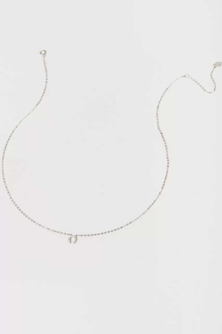 Francesca's Tracie Horseshoe Pendant Necklace
